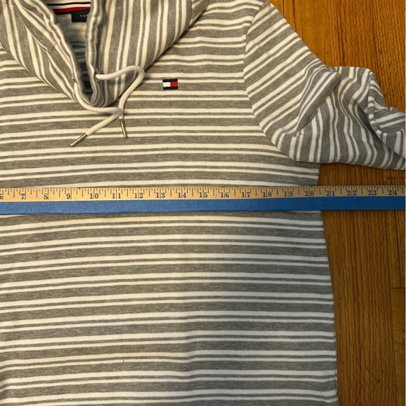 Tommy Hilfiger Gray White striped Cowl Neck sweatshirt Woman’s size Medium(f6 - Picture 8 of 10